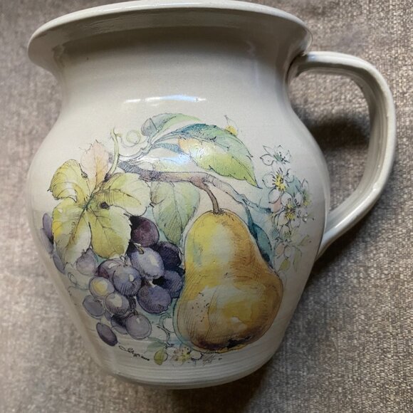 CASEY Vintage PITCHER Handmade POTTERY 6" Made in USA PEAR & GRAPES ~ RARE! - Picture 3 of 7